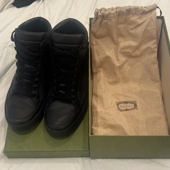 Gucci Men's Classic Black Sneakers - Picture 1 of 3